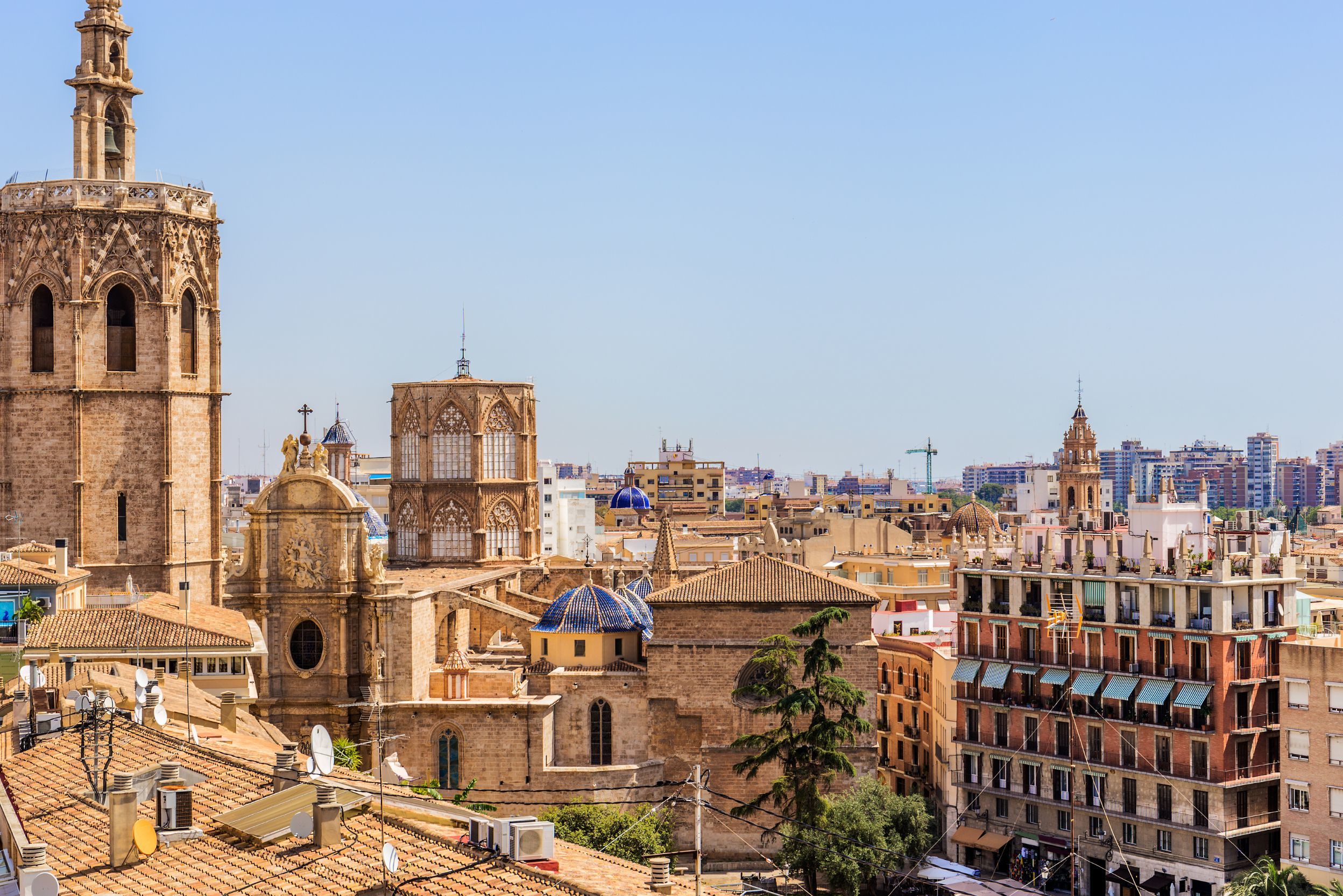 <font size=5><strong>#1 Valencia</strong></font><br><font size=4>Moderne Architectuur en Zonovergoten Stranden 🏖️</font>